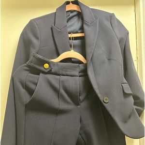 Navy women’s express suit